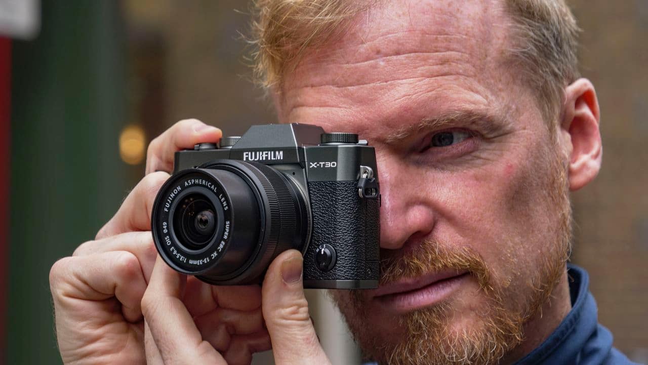 I tried the Fujifilm X-T30 III and tiny new kit lens, and the retro pairing are a great pick for beginner photographers